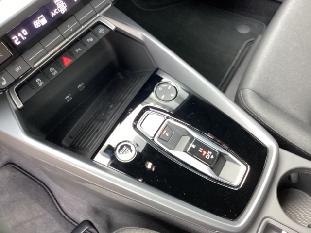 Audi - A3 Sportback 30TFSI S tronic  Digitales Cockpit LED Apple CarPlay_16