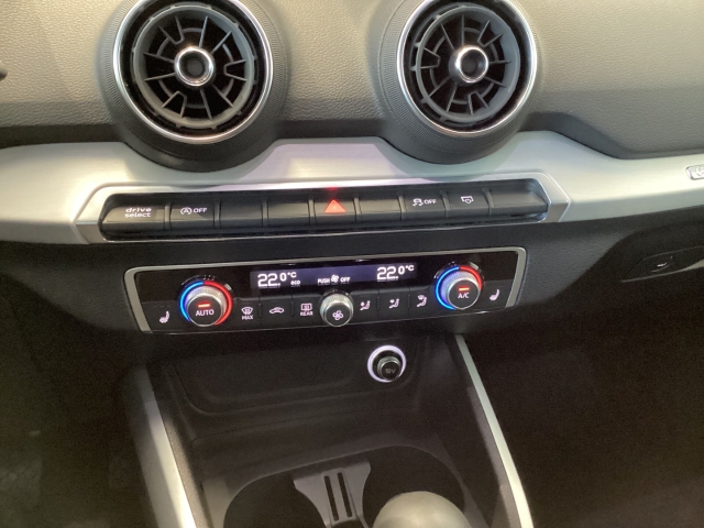 Audi - Q2 sport 35TFSI S tronic Navi*LED*SHZ*El. Heckklappe*PDC*Sportsitze_13