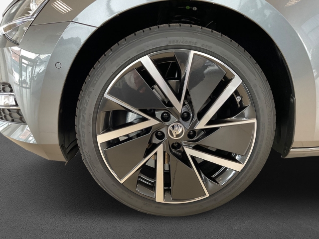 Skoda - Superb 2.0 TDI Combi Style AHK ACC Navi LaneAssist_4