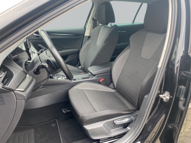 Skoda - Octavia Combi 2,0 TDI DSG Ambition PDC Navi Kessy_3