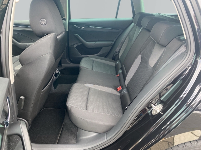 Skoda - Octavia Combi 2,0 TDI DSG Ambition PDC Navi Kessy_10