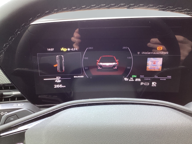 Audi - A6 e-tron Avant performance S-Line B&O TechPlus TopView HUD_14