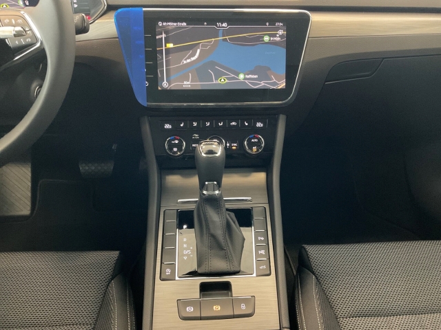 Skoda - Superb 2.0 TDI Combi Style AHK ACC Navi LaneAssist_13