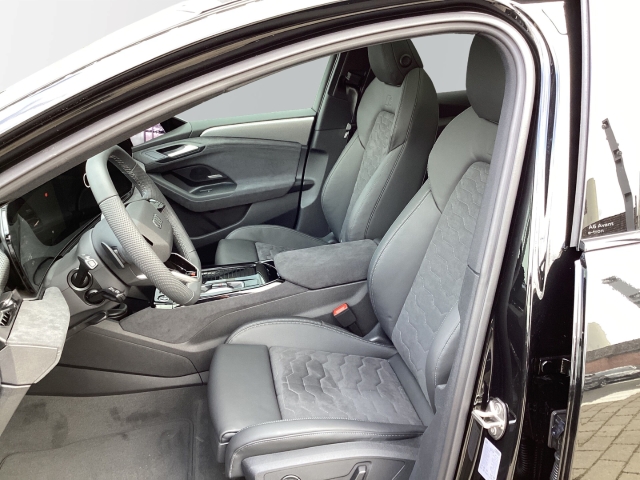 Audi - A6 e-tron Avant performance S-Line B&O TechPlus TopView HUD_3