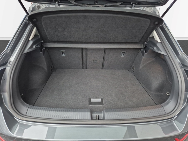 VW - T-Roc Style 1,5 TSI DSG AHK Stdhgz Massage Navi_11