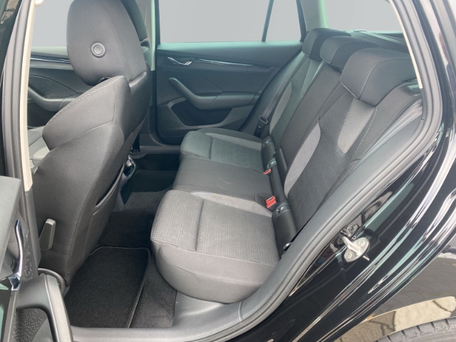 Skoda - Octavia Combi 2,0 TDI DSG Ambition PDC Navi Kessy_10