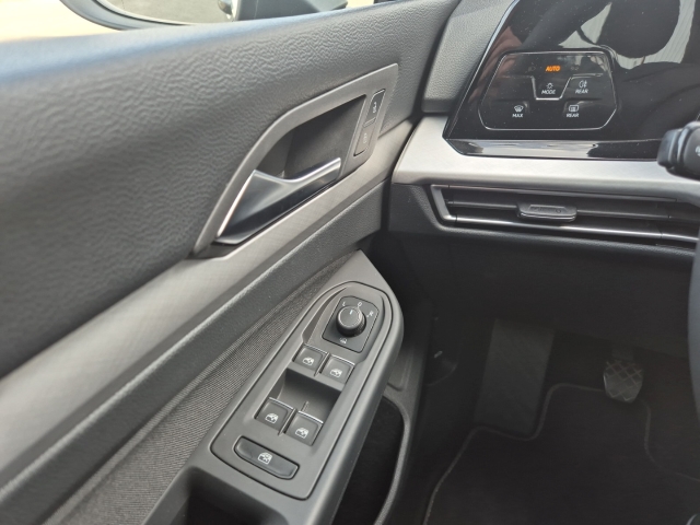 VW - Golf VIII 1,0 TSi Life ACC Navi AppConnect SHZ FrontAssist_19