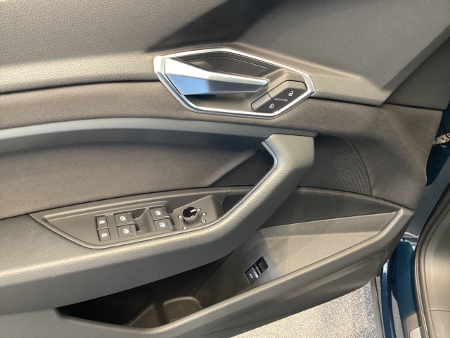 Audi - e-tron 55 quattro 300 kW 360 Kamera El. Heckklappe Navi SHZ_19