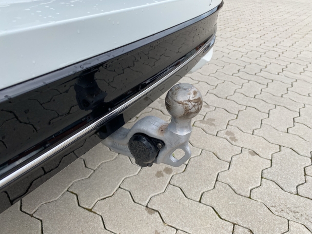 VW - Passat Variant Elegance 2.0TDI 110kW 7-Gang-DSG HUD AD StandHZG AHK-klappbar El. Panodach_16