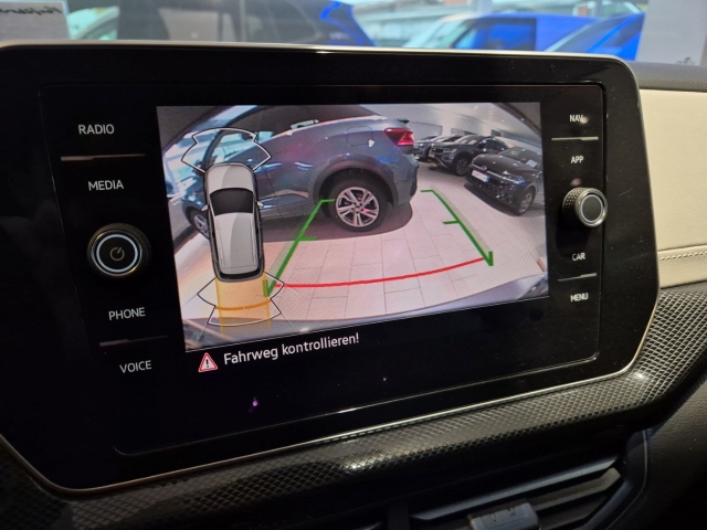 VW - T-Cross Style 115 PS 7-Gang-DSG AHK Navi digitales Cockpit_17
