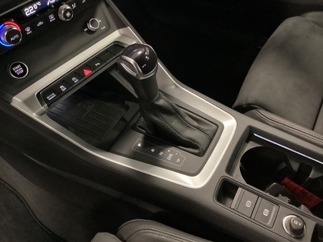 Audi - Q3 S line 35TDI quattro S tronic Navi LED El. Heckklappe Leder_17