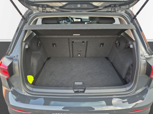 VW - Golf VIII 1,0 TSi Life ACC Navi AppConnect SHZ FrontAssist_11