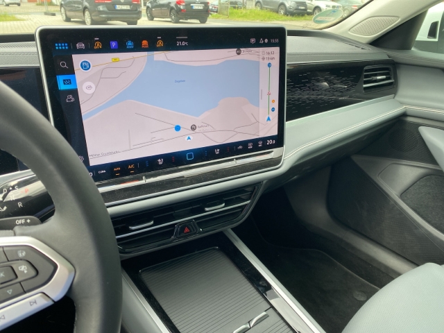 VW - Passat Variant Elegance 2.0TDI 110kW 7-Gang-DSG HUD AD StandHZG AHK-klappbar El. Panodach_13