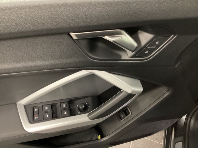 Audi - Q3 S line 35TDI quattro S tronic Navi LED El. Heckklappe Leder_20