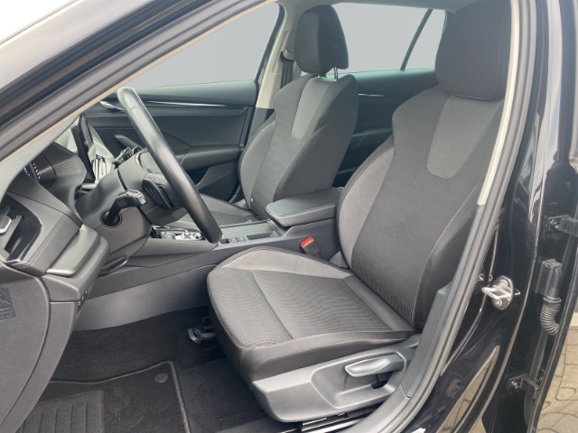 Skoda - Octavia Combi 2,0 TDI DSG Ambition PDC Navi Kessy_3