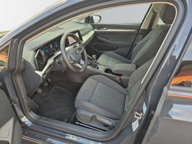 VW - Golf VIII 1,0 TSi Life ACC Navi AppConnect SHZ FrontAssist_3