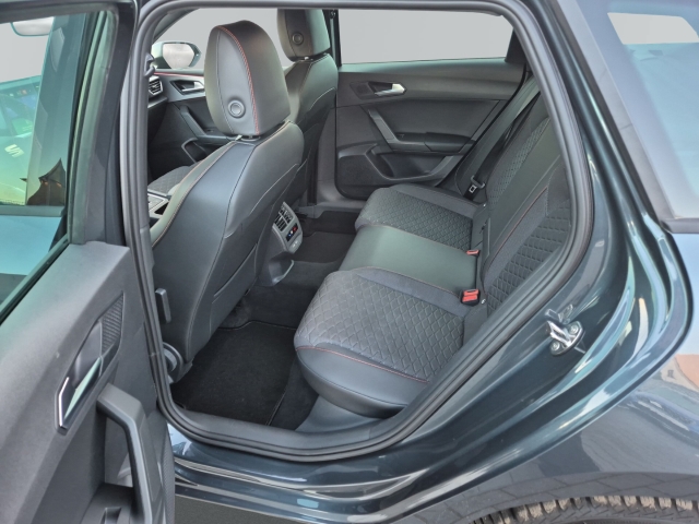 Seat - Leon Sportstourer FR 2,0 TDi DSG AHK ACC CAM Kessy_12