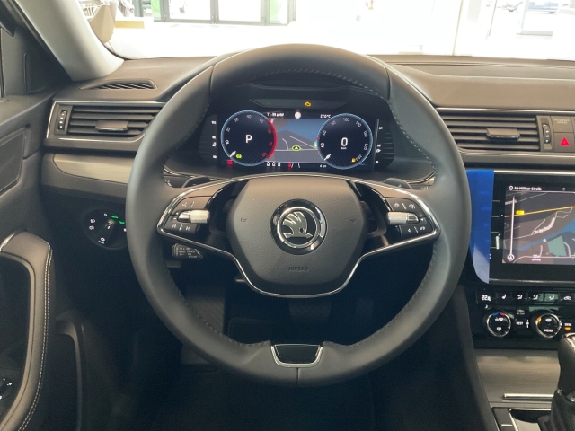 Skoda - Superb 2.0 TDI Combi Style AHK ACC Navi LaneAssist_12