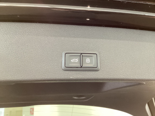 Audi - Q2 sport 35TFSI S tronic Navi*LED*SHZ*El. Heckklappe*PDC*Sportsitze_16