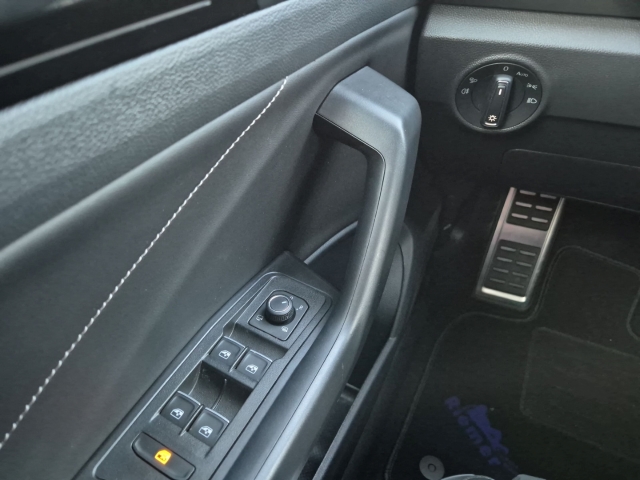 VW - T-Roc R-Line 1,5 TSi DSG AHK Massage Cam Navi_20